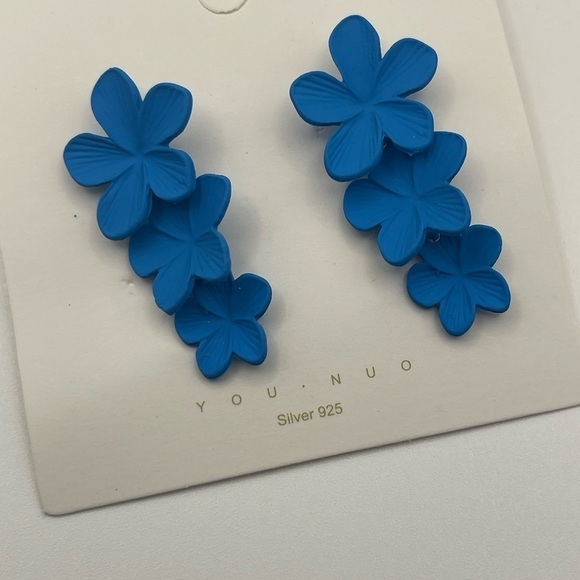 NEW flower drop dangle earrings - Picture 2 of 3